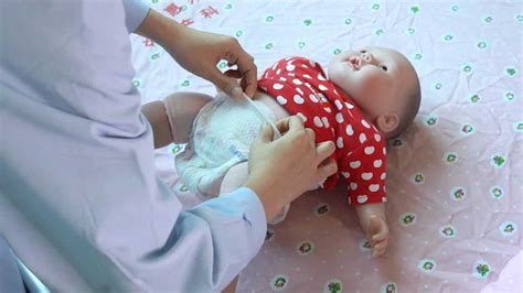 防止宝宝吐奶、溢奶的好方法_怎么防止婴儿吐奶溢奶