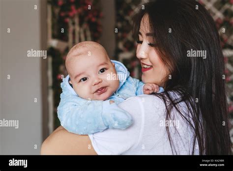 Japanese mom hi-res stock photography and images - Alamy