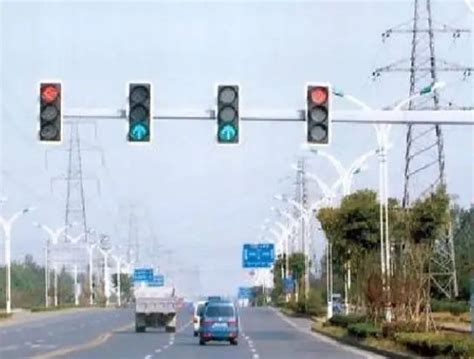 信号配时更灵活，青岛一些路口多了非机动车“专用红绿灯”