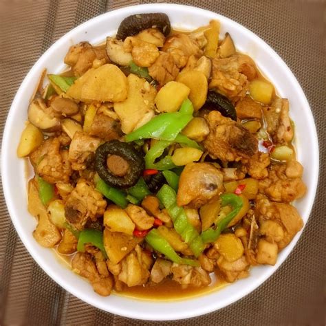 杨铭宇黄焖鸡：用心传承鲁菜文化 中国味道_餐饮