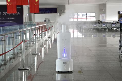 云南：机器人助力车站智能防疫 玉溪高铁站迎来8位“新成员”_文旅头条
