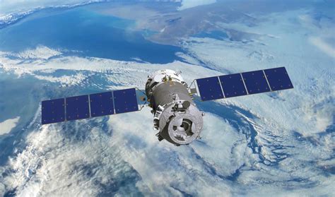 航天飞机部署卫星图片-航天飞机在太空中部署卫星素材-高清图片-摄影照片-寻图免费打包下载