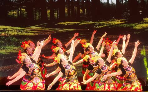 开屏新闻-全省舞蹈大赛展金秋风采 2000余名老年人起舞为祖国70华诞献礼