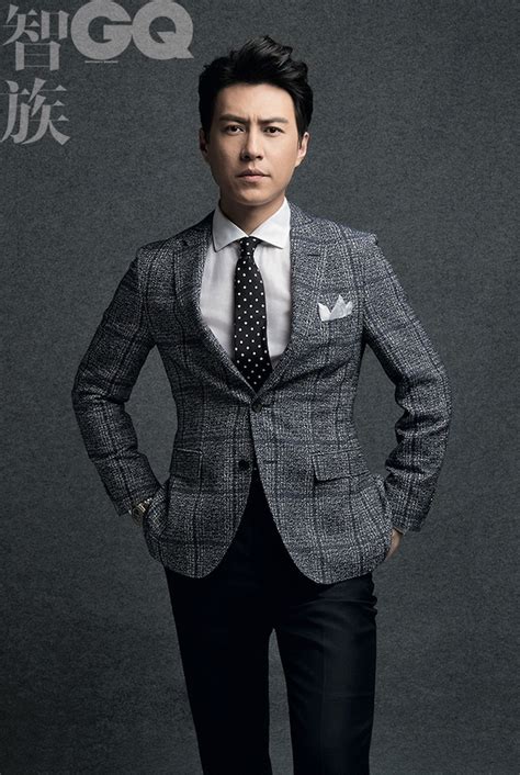 靳东真实背景曝光，演员只是副业，他的父亲身份让人想不到！_因为_家庭_明星
