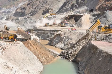 中国水利水电第十工程局有限公司 国际业务 老挝南俄3水电站大坝项目完成首块面板一期浇筑任务