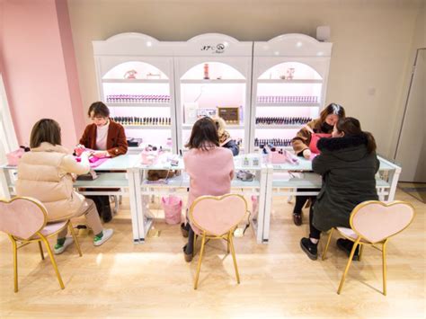 8年美甲店老板转型开美容院，如何借小程序做社群营销 - 知乎