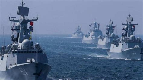 2022年首次：美军航母战斗群突然闯入中国南海，解放军高度戒备