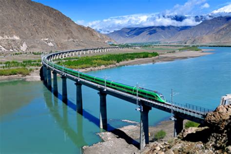 复兴号开进西藏，拉萨至林芝铁路 6 月 25 日开通运营_拉林