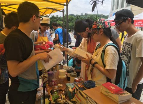 “二手市场”活动在青春广场顺利开展-福州大学外国语学院