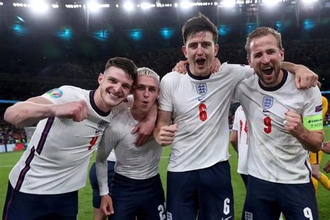 英格兰队史首进欧洲杯决赛！将与意大利巅峰对决_手机新浪网