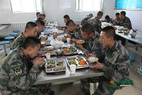 各国部队食堂大PK，咱们中国解放军堪称舌尖上的美食