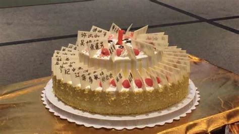 小学生庆毕业，蛋糕插满36张名字卡_一手Video-梨视频官网-Pear Video