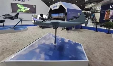 Air Race E在迪拜航展上展示首架电动竞赛飞机-航拍网