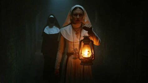 2018年度高分恐怖片《鬼修女》，一部首映在墓地播放的电影