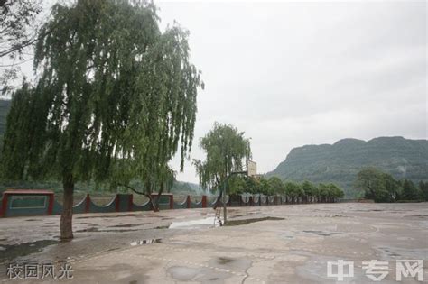 南江县大河中学[普高]图片、寝室图片、实训设备、食堂等图片