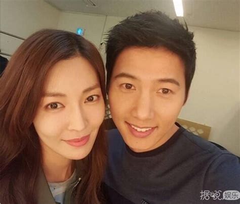 沈亨泽Instagram公开了与李尚禹、金素妍夫妇在婚礼上的合照-新闻资讯-高贝娱乐