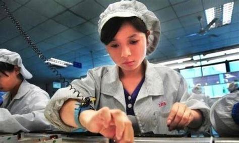 在东莞工厂打工的女孩, 个个都很美, 很多男性都愿意在这里上班