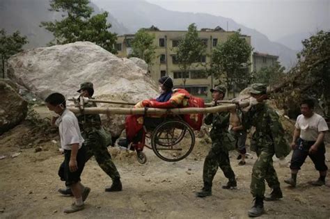 汶川地震10周年，100个感动瞬间看哭了无数人……|救援人员|地震|北川_新浪新闻