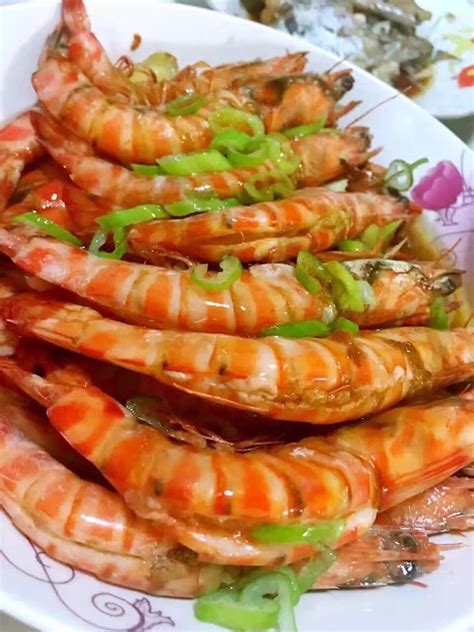 油焖大虾的家常做法，虾肉鲜嫩又入味，做法简单，味道超赞_凤凰网视频_凤凰网