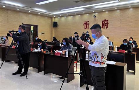 学生在市图书馆享受书香假期-忻州在线 忻州新闻 忻州日报网 忻州新闻网