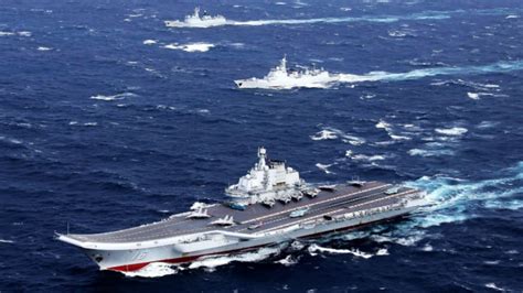 中国首艘航空母舰“辽宁”号正式交接入列 China