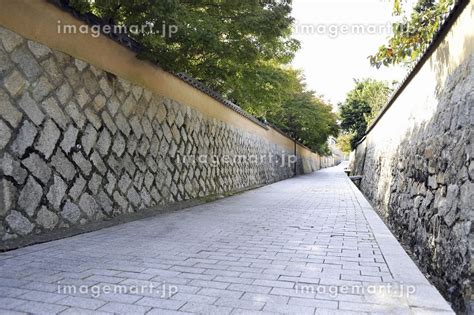 連塀の古江小路の写真素材 [24234534] - イメージマート