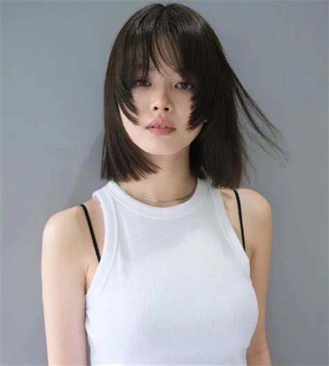 日系高层次短发 打造杂志风时尚感_日韩发型 - 美发站