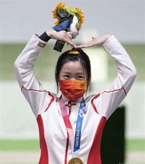 中国体育代表团历届奥运礼服盘点_服装