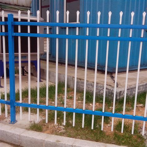 上饶锌钢护栏简易户外围墙平房铁栅栏工地围挡院子栏杆通透式方管-阿里巴巴
