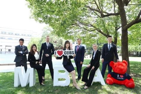 中欧国际工商学院MBA学生履历册设计 - 设计之家