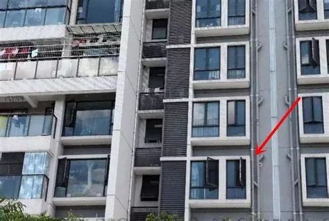 杭州2岁女童9楼阳台坠落，仍未脱离生命危险！妈妈当时正一旁晒衣服