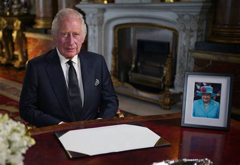 站在女王身边64年，查尔斯今天成为英国新君主_快看_澎湃新闻-The Paper