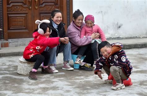 11年前感动中国的春运母亲找到了 这张名为《孩子，妈妈带你回家》的照片(3)