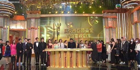 超Man！香港女歌手颁奖礼突然晕倒，获TVB视帝公主抱回后台休息|香港|视帝|女歌手_新浪新闻