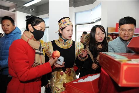 电商带货50万斤林芝苹果 解决西藏扶贫果农冬季生鲜销路难问题