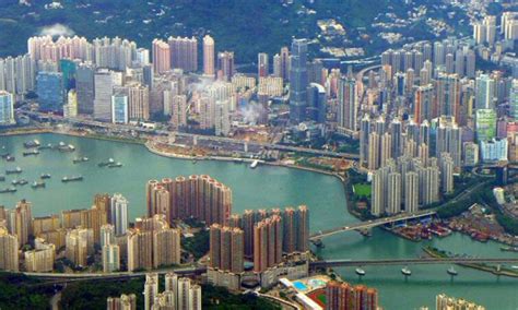 老照片：80年代的繁华香港，港口停满私人游艇，到处是摩天大厦