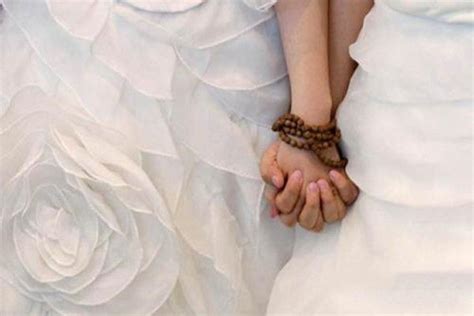 该怎么看待同性婚姻是否该合法化的问题？__凤凰网
