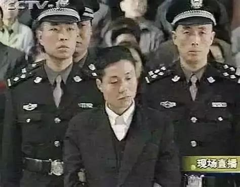 此二人是中国十大悍匪，为抓捕他们，出动了3万人的阵容!