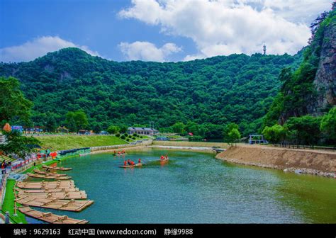 本溪关山湖湖上石桥与山峰高清图片下载_红动中国