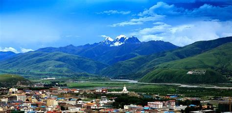四川省甘孜藏族自治区稻城县亚丁景区洛绒牛场 - 中国国家地理最美观景拍摄点