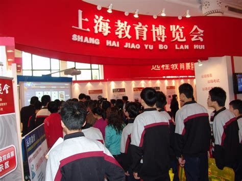 上海教育装备评估中心签约仪式举行