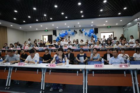中国青年报：第六届中国国际“互联网+”大学生创新创业大赛总决赛开幕