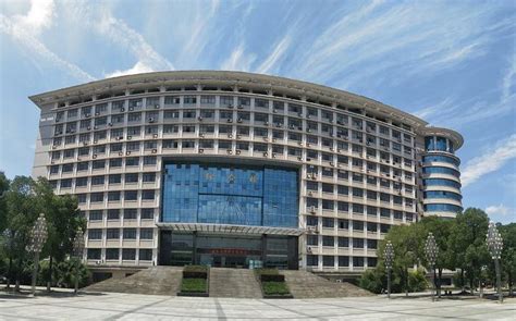 武汉工商学院跻身2021中国顶尖民办大学