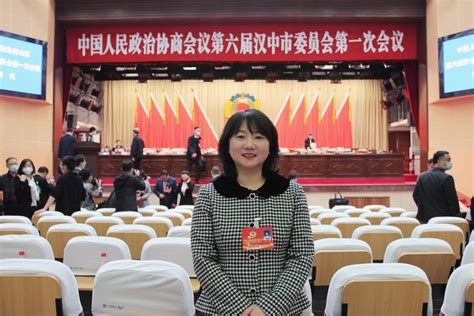 2018年12月7日 南京）日前 ， 南京金陵酒店管理公司与江苏省新兴产业投资管理有限公司合作签约仪式在南京隆重举行。