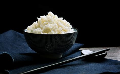 蒸米饭也是有技巧地，学会这4点，蒸出来的米饭软糯有黏性__财经头条