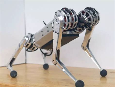 六足机器人HEXA：人机交互的未来是机器迁就人类 - 雷科技