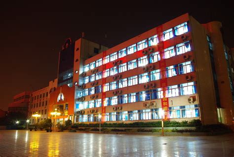 重庆市第十一中学校[普高]图片、寝室图片、实训设备、食堂等图片