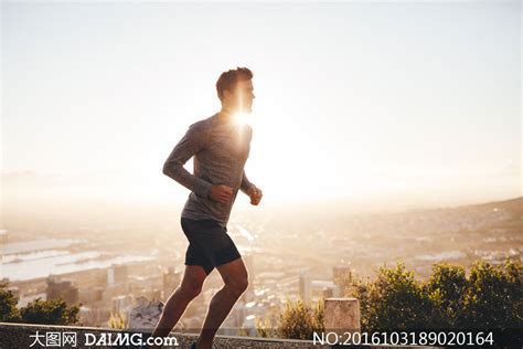 道路 跑步 阳光,阳光跑步,早上阳光跑步的图片_大山谷图库