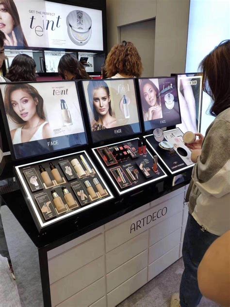 2018年中国化妆品行业销售渠道占比及交易额分析 （图）_观研报告网