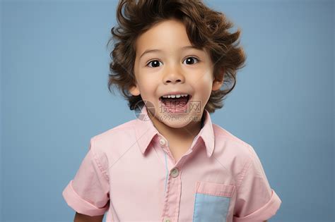 笑容洋溢的小孩高清图片下载-正版图片600507438-摄图网